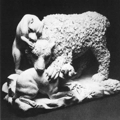 Escultura clásica de un perro moloso
